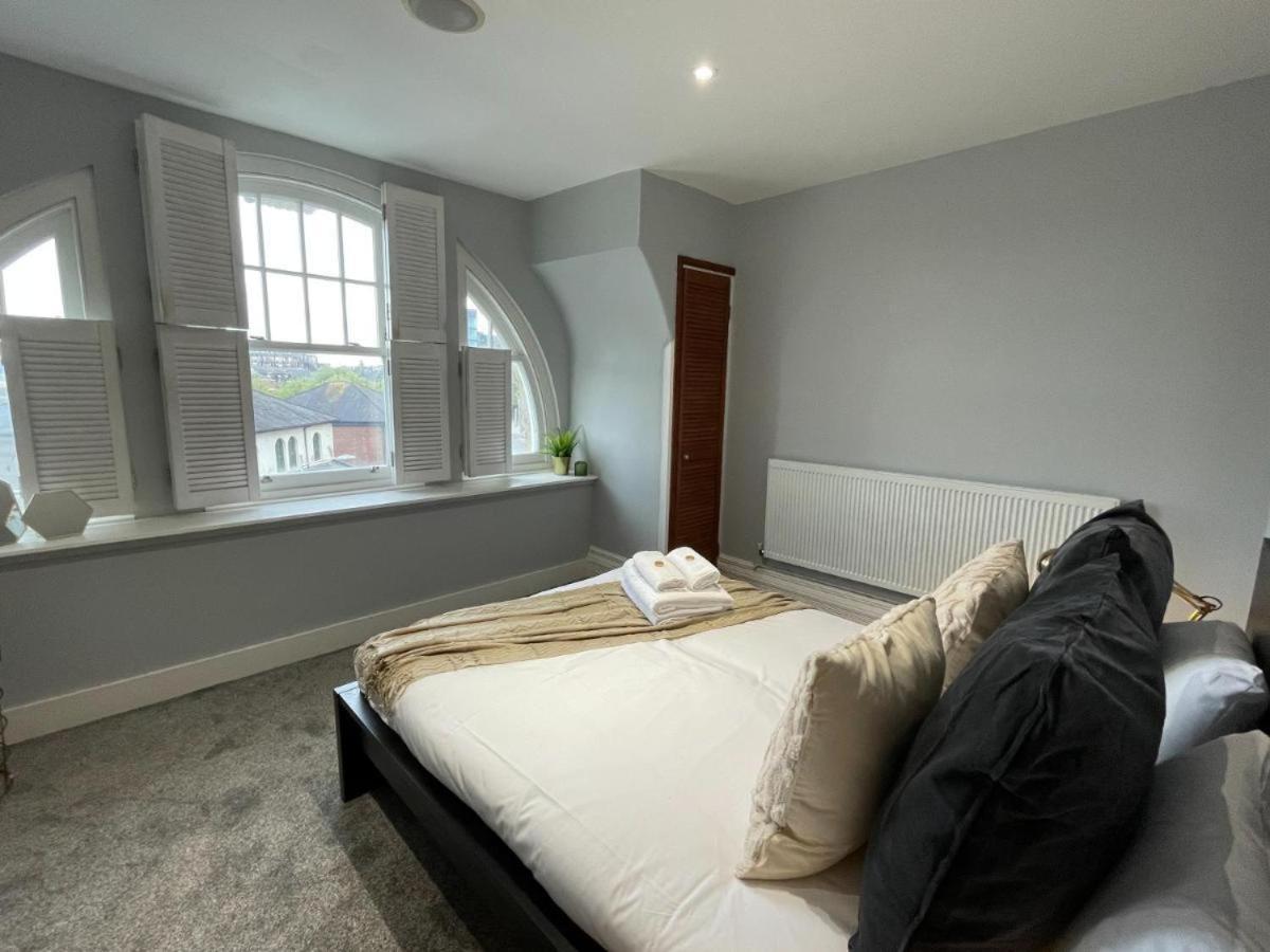 Central: Spacious, Stylish & Cozy Apartment Swansea